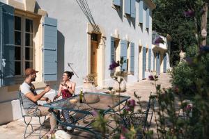 Appartements Mas du Versadou, dans un espace naturel protege, piscine Chauffee, Spa et salle de jeux : photos des chambres