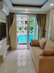 Pretty nice pool view一楼泳池景观房