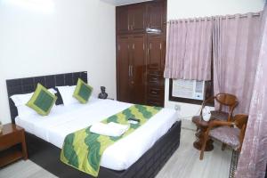 Fortune Home Service Apartment 3Bhk,B-57 Near Apollo Hospital