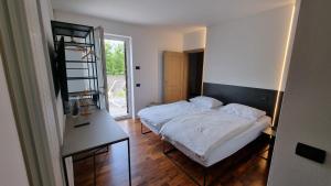 Deluxe Room (2 Adults + 1 Child)