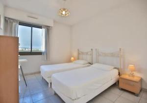 Charming Two-Bedroom Apartment with balcony and Garage by the Marina