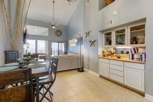 Palm Beach Club 2-228