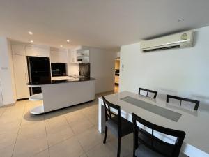 Peaceful retreat at Kalim Bay - pool bar garden