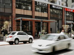 Modern Two Bedroom Unit, Mountain & Harbour Views