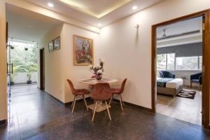 MOYDOM Private Ensuite with Shared Balcony & Kitchen