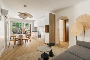 LITTLE OASIS - private terrasse near the center and the beach