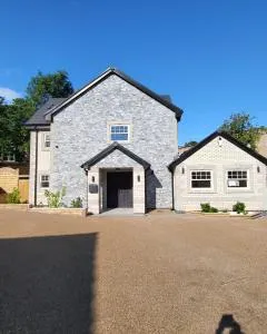 New fully furnished 5 bedroom, 4 bathroom detached houses - Oadby