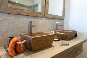 B&B / Chambres d'hotes Mas Lou Caloun - Chambre d'Hote face a la piscine en Camargue - Les Saintes Maries de la Mer : photos des chambres