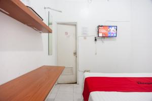 RedDoorz Syariah near PGC Cililitan