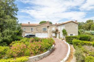 Villas SERRENDY Villa 7 chambres avec piscine et terrain de petanque : photos des chambres