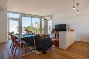 Design 3BDR Duplex WBalcony by LovelyStay