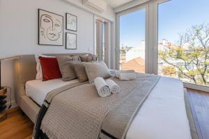 Design 3BDR Duplex WBalcony by LovelyStay