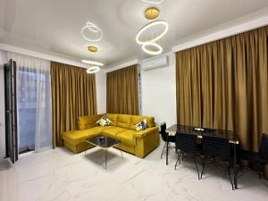 Studio303 by Allegio: Mamaias Seaside Luxury near finest Clubs & Beaches