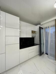 Studio303 by Allegio: Mamaias Seaside Luxury near finest Clubs & Beaches