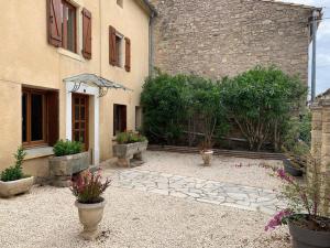 Maisons de vacances Maison de village avec cour au calme : photos des chambres