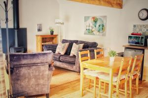 The Barn & The Loft at Ambro Mill - One Bed Apartments - Donington Park East Midlands Airport
