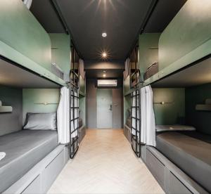 Phòng Tập Thể – Cả Nam Và Nữ (Dormitory Room - Mixed)