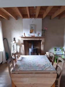 Maisons de vacances Authentic home in Semoy valley (France) : photos des chambres