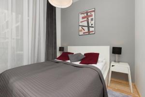 Warsaw Wola Apartments near Nocny Market by Renters