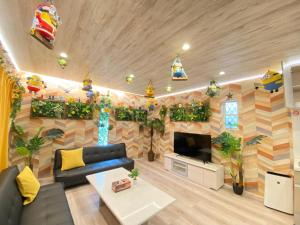 Hotel Jungle fun fun