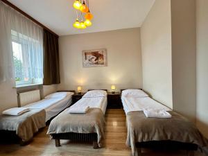 Two-Bedroom Apartment room in Hotelik Korona