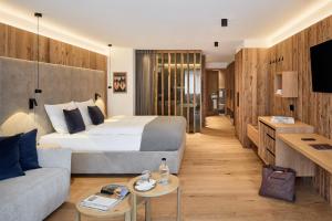 Deluxe Suite room in Hotel Marmolada