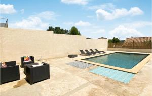 Maisons de vacances Amazing Home In Aramon With Outdoor Swimming Pool, Wifi And Indoor Swimming Pool : Maison de Vacances 4 Chambres