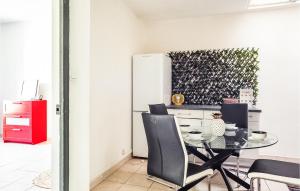 Appartements Stunning Apartment In Marignane With Wifi And 1 Bedrooms : photos des chambres