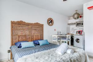 Appartements L Oasis studio proche hopital et aeroport Piscine Parking &Netflix : photos des chambres