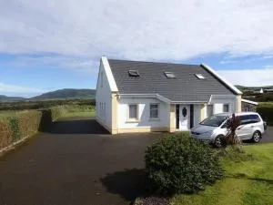 Three Sisters Holiday Home - 7km to Dingle - Ballynavenooragh