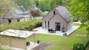Vrijstaande vakantiewoning met grote zonnige tuin - Wijchen