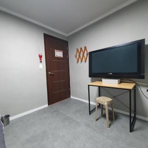 Phòng 2 giường có phòng tắm riêng (Twin Room with Private Bathroom)