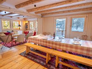 Chalet spacieux à Méribel avec terrasse ensoleillée et cheminée - FR-1-688-34