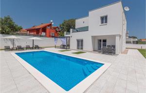 Awesome Home In Bilice With Outdoor Swimming Pool, Wifi And 3 Bedrooms