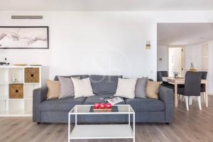 Beachfront with terrace for 8