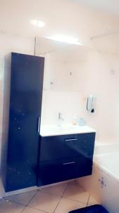 Au pied des montagnes.