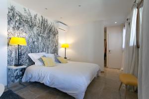 B&B / Chambres d'hotes Mas Lou Caloun - Chambre d'Hote face a la piscine en Camargue - Les Saintes Maries de la Mer : photos des chambres