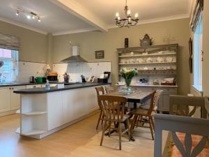Charming 2- Bed Cotage I 2 Bathrooms I Viking Way I Dog Friendly I Lincolnshire Wolds