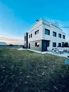 Lujosa casa en primera línea playa increibles vistas mar - Colindres