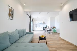 Beachfront Apartments Tić with Seaview 