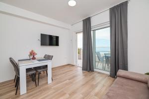 Beachfront Apartments Tić with Seaview