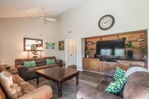 Litchfield Country Club Cottage 4BR 4BA Retreat - Литчфилд-Бич