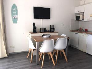 Appartements Situation ideale Piscine Parking Wifi Gare Plage Golf : photos des chambres