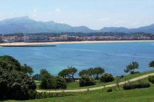 Appartements Situation ideale Piscine Parking Wifi Gare Plage Golf : photos des chambres