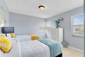 Ocean 16 - Pier View