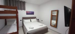 D,I,As Rooms