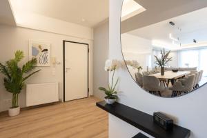 Luxury 4 Bedrooms Apartment Near Flisvos Marina