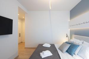 Luxury 4 Bedrooms Apartment Near Flisvos Marina