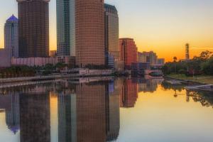 Contemporary 1-Bedroom Private Bungalow Walk to Armature & Riverwalk