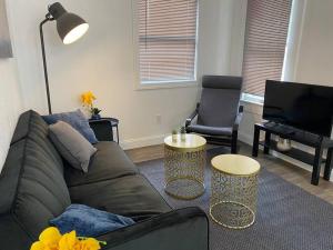 Contemporary 1-Bedroom Private Bungalow Walk to Armature & Riverwalk